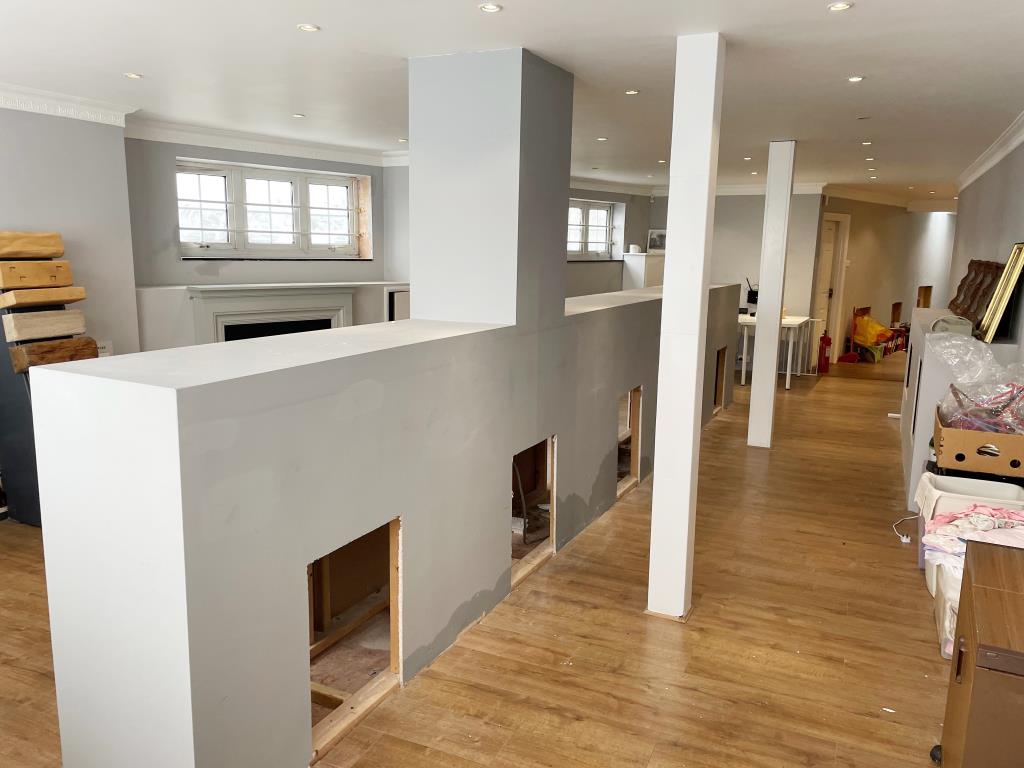 Lot: 85 - TWO FREEHOLD SHOPS PLUS WORKSHOP AND TWO FLATS ABOVE - Retail front unit at 36b